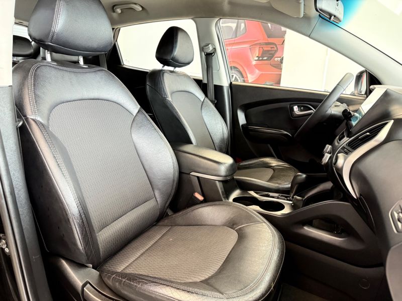 Hyundai Ix35 2.0 Mpfi Gls Gas 2013/2014 COVEL VEICULOS ENCANTADO / Carros no Vale