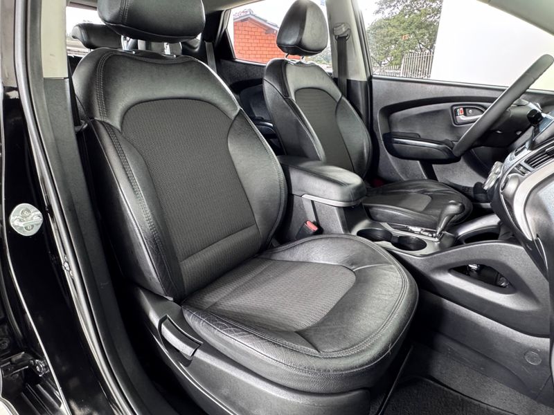 Hyundai Ix35 2.0 Mpfi Gls Gas 2013/2014 COVEL VEICULOS ENCANTADO / Carros no Vale