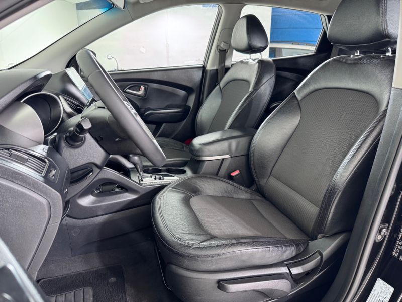 Hyundai Ix35 2.0 Mpfi Gls Gas 2013/2014 COVEL VEICULOS ENCANTADO / Carros no Vale