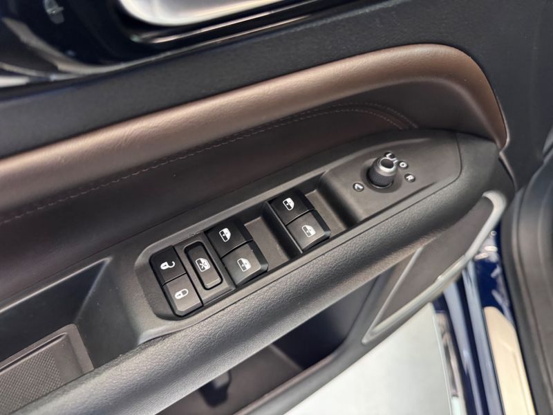 Jeep Commander Overland Td380 4×4 Turbo 2024/2024 COVEL VEICULOS ENCANTADO / Carros no Vale