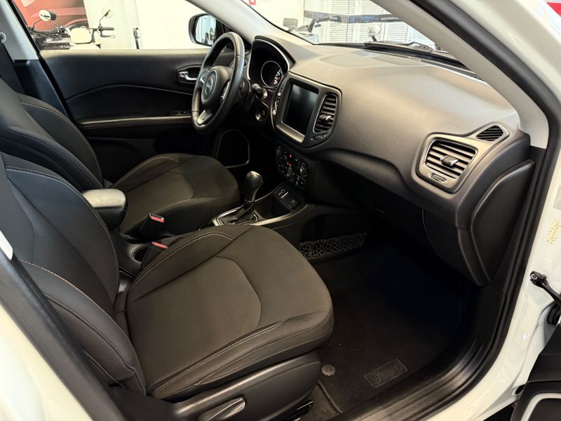 Jeep Compass Longitude 2.0 2017/2017 COVEL VEICULOS ENCANTADO / Carros no Vale