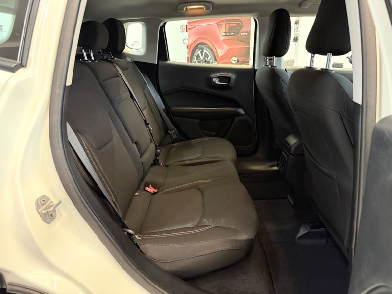 Jeep Compass Longitude 2.0 2017/2017 COVEL VEICULOS ENCANTADO / Carros no Vale