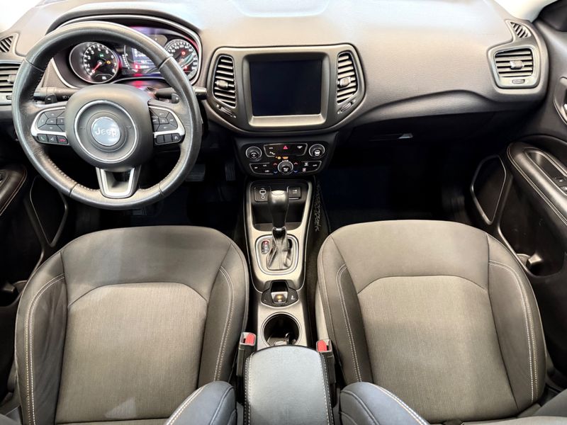 Jeep Compass Longitude 2.0 2017/2017 COVEL VEICULOS ENCANTADO / Carros no Vale