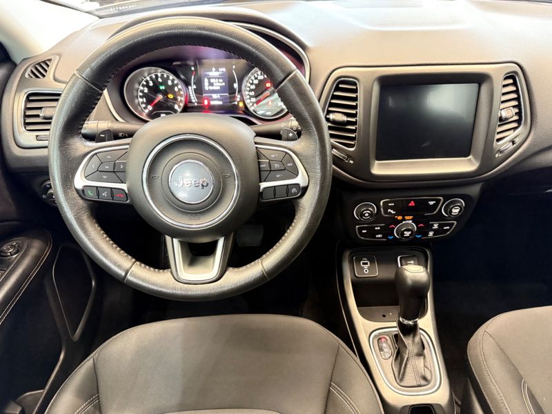 Jeep Compass Longitude 2.0 2017/2017 COVEL VEICULOS ENCANTADO / Carros no Vale