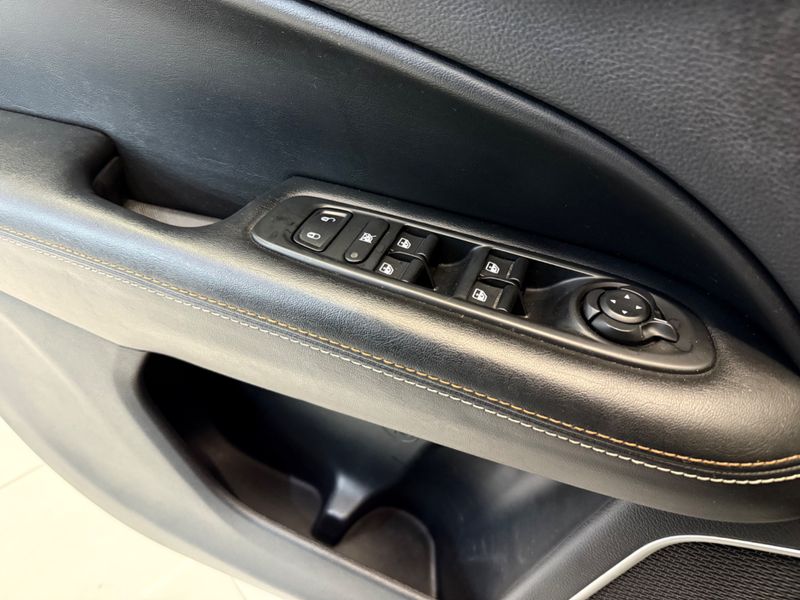 Jeep Compass Longitude 2.0 2017/2017 COVEL VEICULOS ENCANTADO / Carros no Vale