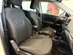 Jeep Compass Longitude 2.0 2017/2017 COVEL VEICULOS ENCANTADO / Carros no Vale