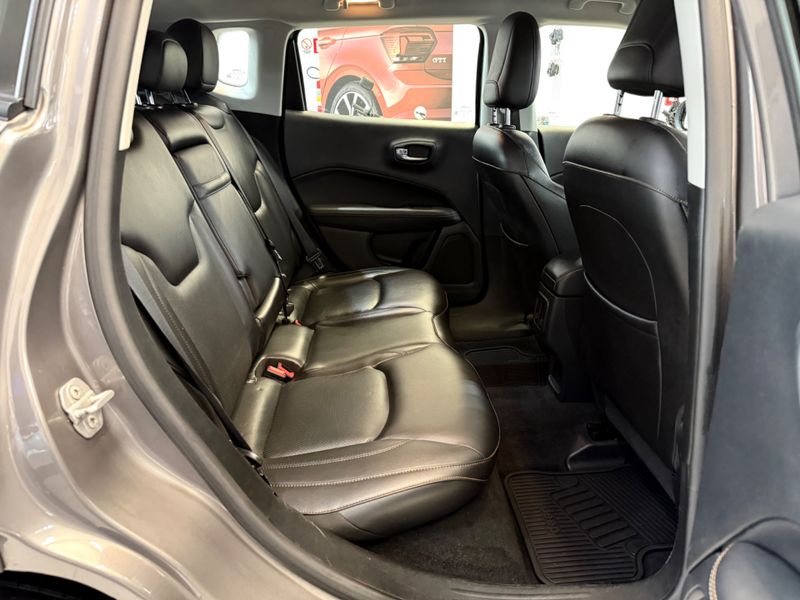 Jeep Compass Longitude 2.0 2018/2018 COVEL VEICULOS ENCANTADO / Carros no Vale