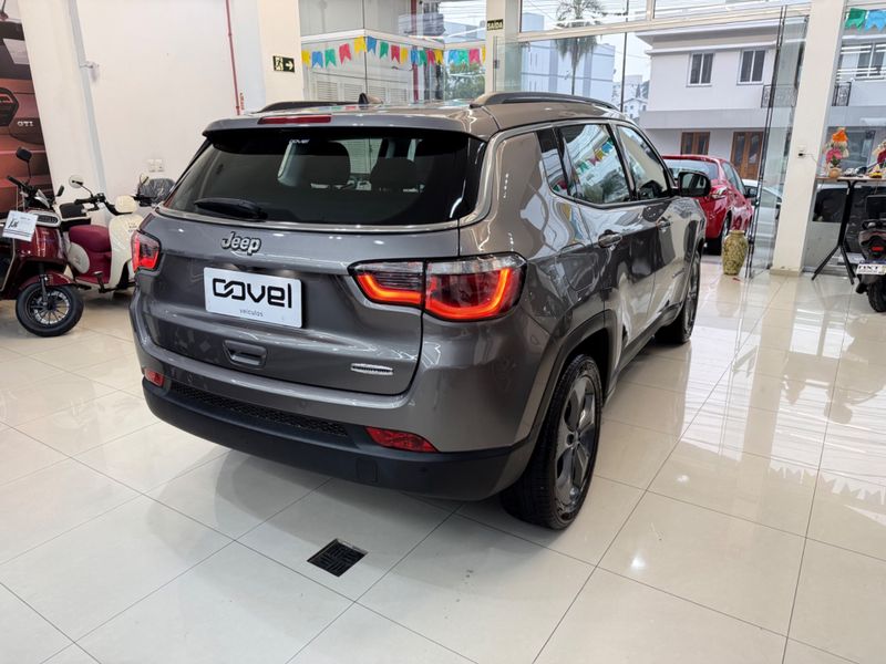 Jeep Compass Longitude 2.0 2018/2018 COVEL VEICULOS ENCANTADO / Carros no Vale