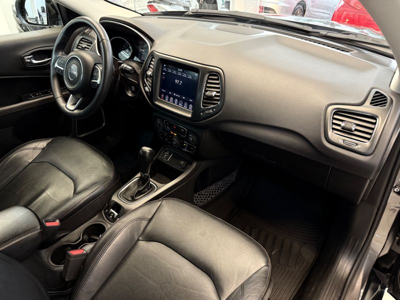Jeep Compass Longitude 2.0 2018/2018 COVEL VEICULOS ENCANTADO / Carros no Vale