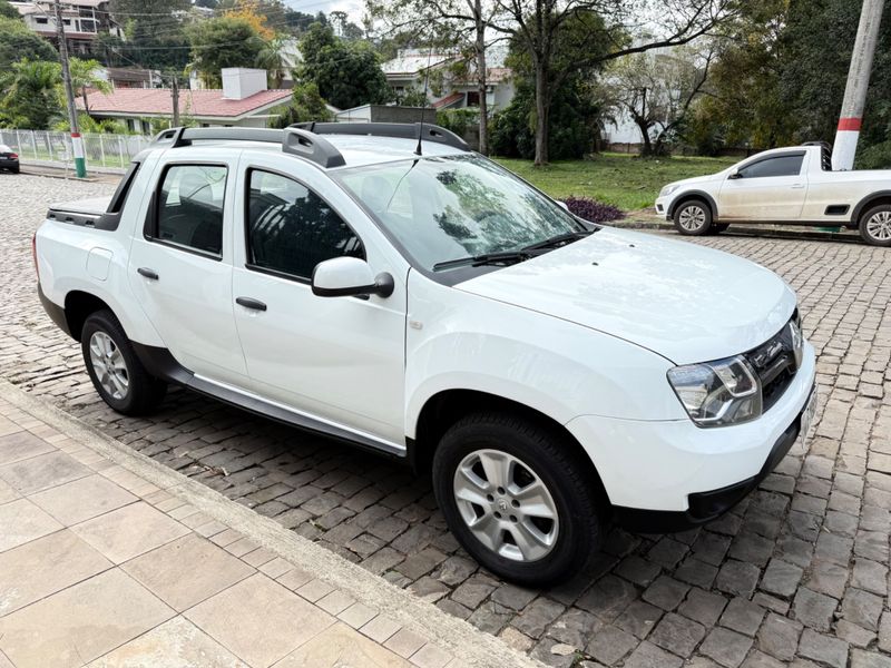 Renault Duster Oroch Expression 1.6 16v Mec 2015/2016 COVEL VEICULOS ENCANTADO / Carros no Vale