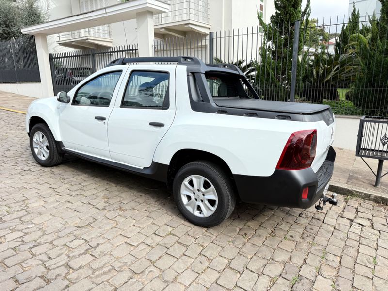 Renault Duster Oroch Expression 1.6 16v Mec 2015/2016 COVEL VEICULOS ENCANTADO / Carros no Vale