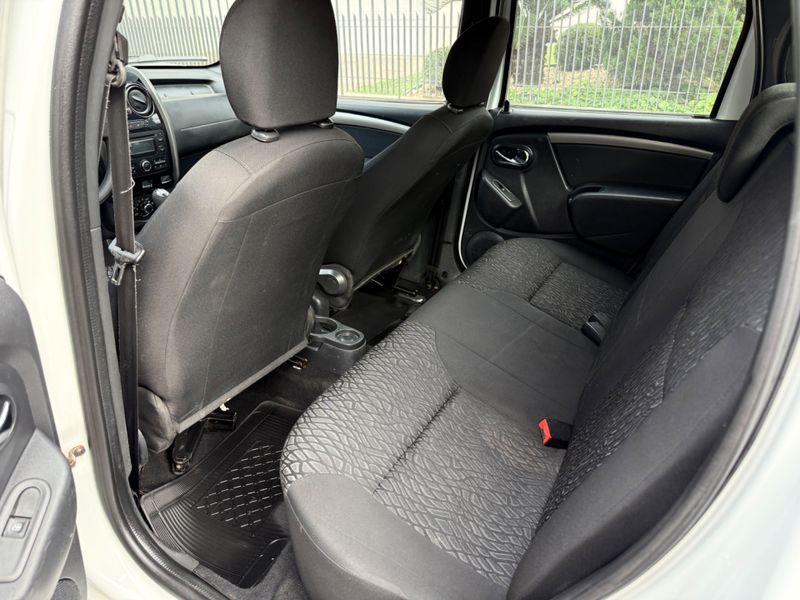 Renault Duster Oroch Expression 1.6 16v Mec 2015/2016 COVEL VEICULOS ENCANTADO / Carros no Vale