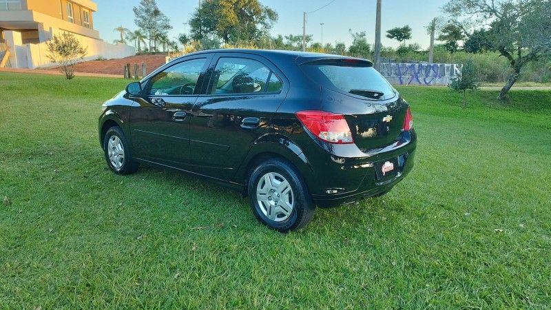 Chevrolet ONIX LS 1.0 2015 GRASSI VEÍCULOS LAJEADO / Carros no Vale