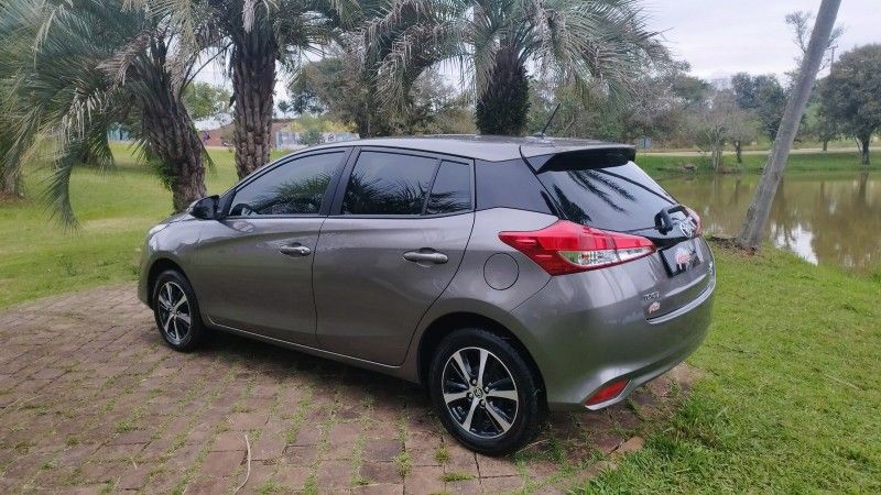 Toyota YARIS XS 1.5 2019 GRASSI VEÍCULOS LAJEADO / Carros no Vale