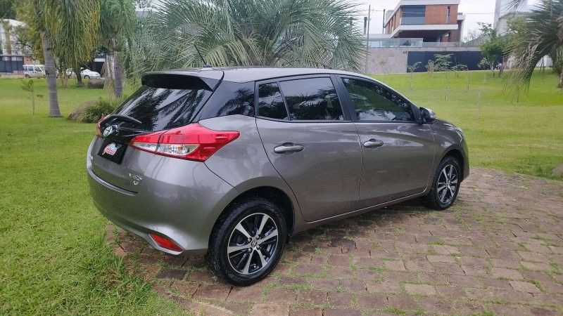 Toyota YARIS XS 1.5 2019 GRASSI VEÍCULOS LAJEADO / Carros no Vale