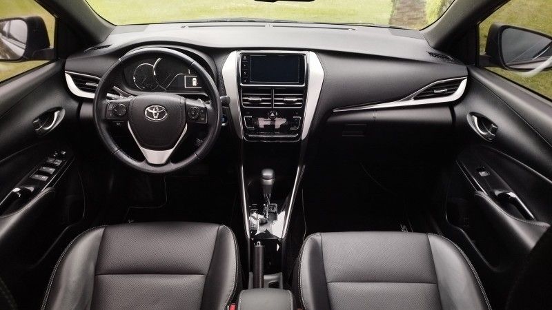 Toyota YARIS XS 1.5 2019 GRASSI VEÍCULOS LAJEADO / Carros no Vale