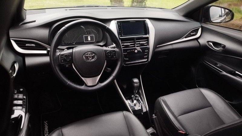 Toyota YARIS XS 1.5 2019 GRASSI VEÍCULOS LAJEADO / Carros no Vale