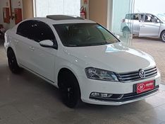 Volkswagen PASSAT 2.0 2013 HÉLIO AUTOMÓVEIS LAJEADO / Carros no Vale