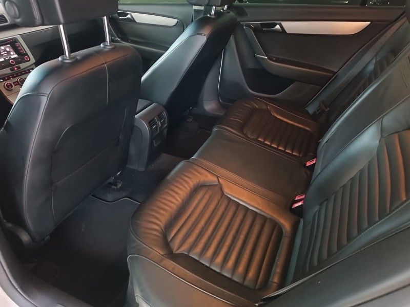 Volkswagen PASSAT 2.0 2013 HÉLIO AUTOMÓVEIS LAJEADO / Carros no Vale