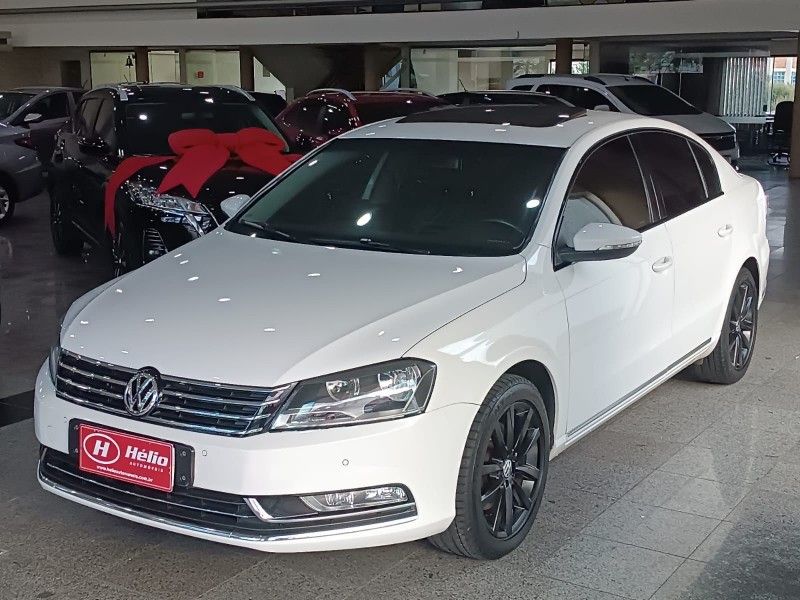 Volkswagen PASSAT 2.0 2013 HÉLIO AUTOMÓVEIS LAJEADO / Carros no Vale