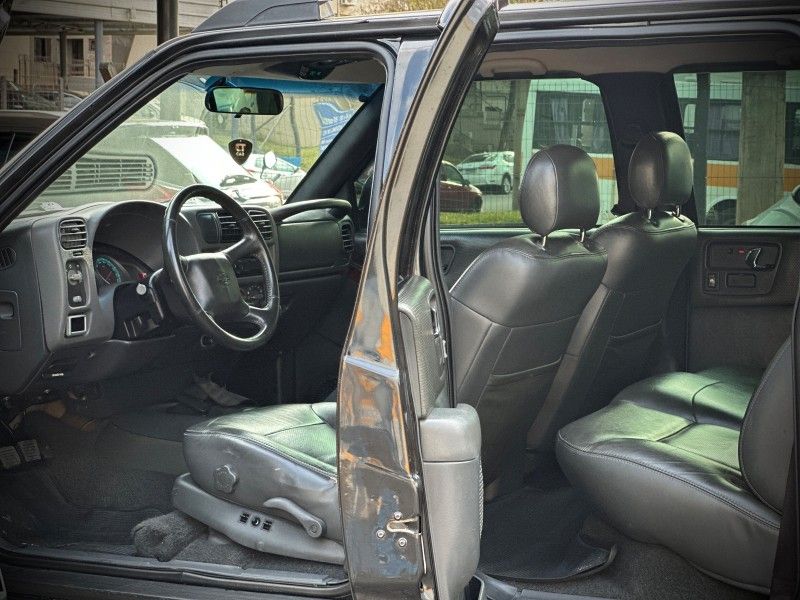 Chevrolet S10 EXECUTIVE 2.4 2011 NEUMANN VEÍCULOS ARROIO DO MEIO / Carros no Vale