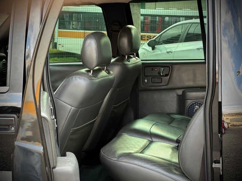 Chevrolet S10 EXECUTIVE 2.4 2011 NEUMANN VEÍCULOS ARROIO DO MEIO / Carros no Vale