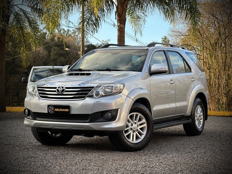 Toyota HILUX SW4 SRV 3.0 2013 NEUMANN VEÍCULOS ARROIO DO MEIO / Carros no Vale