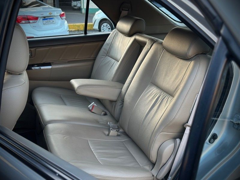 Toyota HILUX SW4 SRV 3.0 2013 NEUMANN VEÍCULOS ARROIO DO MEIO / Carros no Vale