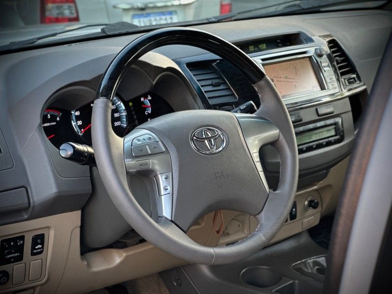 Toyota HILUX SW4 SRV 3.0 2013 NEUMANN VEÍCULOS ARROIO DO MEIO / Carros no Vale
