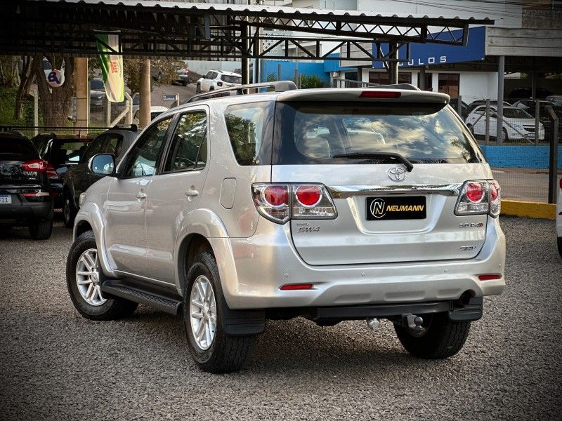 Toyota HILUX SW4 SRV 3.0 2013 NEUMANN VEÍCULOS ARROIO DO MEIO / Carros no Vale