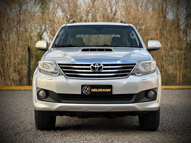 Toyota HILUX SW4 SRV 3.0 2013 NEUMANN VEÍCULOS ARROIO DO MEIO / Carros no Vale