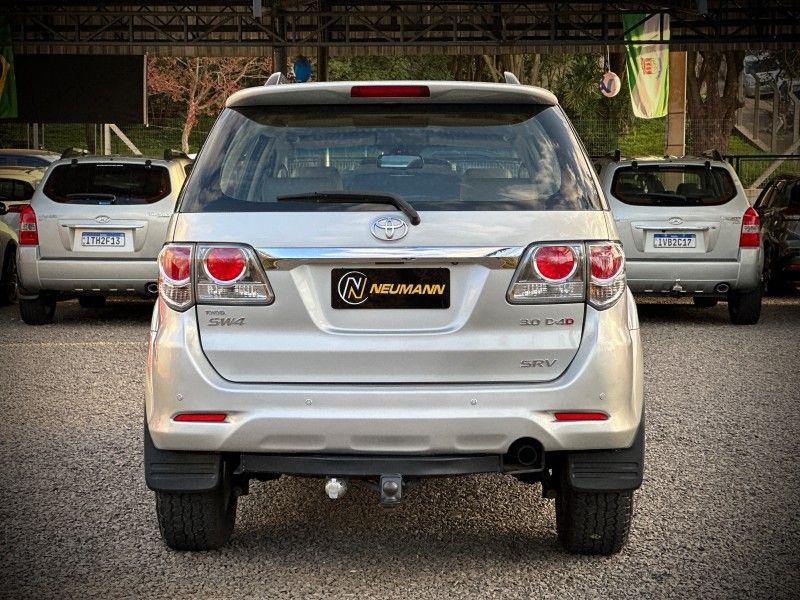 Toyota HILUX SW4 SRV 3.0 2013 NEUMANN VEÍCULOS ARROIO DO MEIO / Carros no Vale