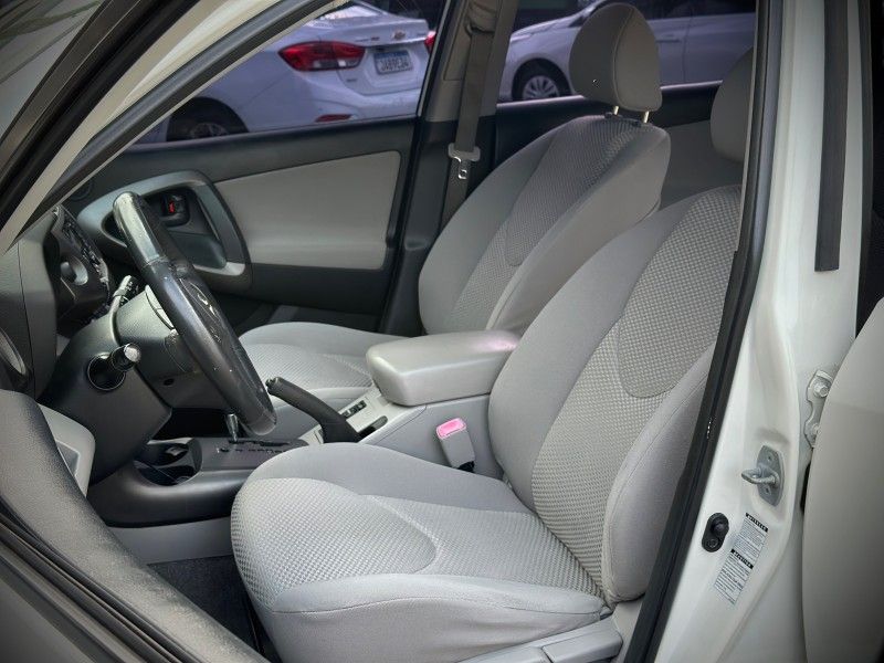 Toyota RAV-4 2.4 2011 NEUMANN VEÍCULOS ARROIO DO MEIO / Carros no Vale