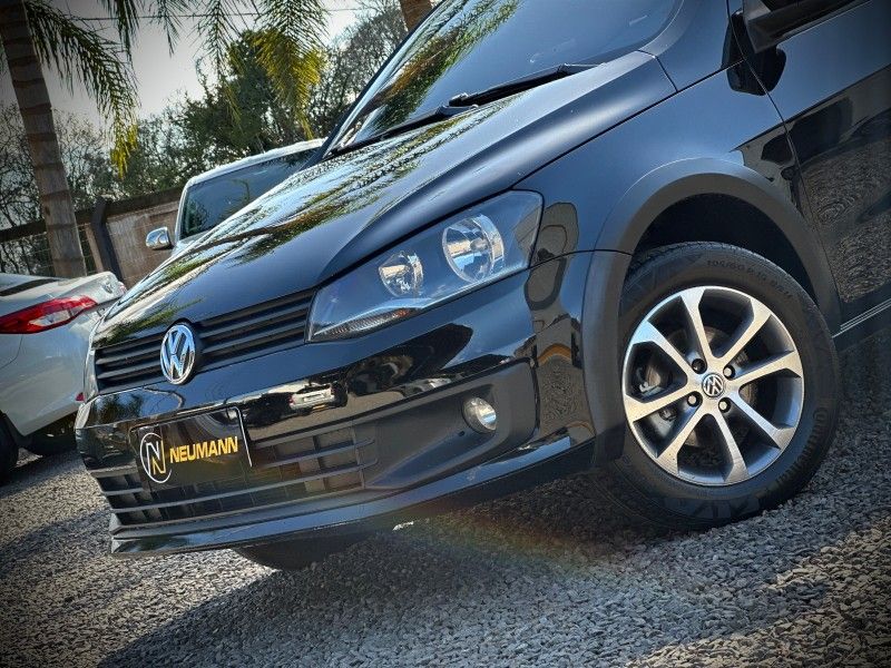 Volkswagen SAVEIRO CD TRENDLINE 1.6 2015 NEUMANN VEÍCULOS ARROIO DO MEIO / Carros no Vale