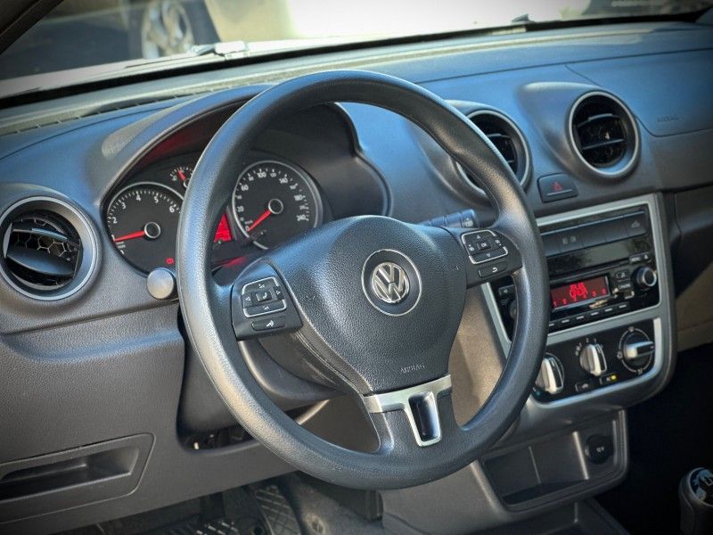 Volkswagen SAVEIRO CD TRENDLINE 1.6 2015 NEUMANN VEÍCULOS ARROIO DO MEIO / Carros no Vale