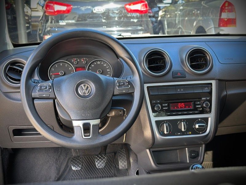 Volkswagen SAVEIRO CD TRENDLINE 1.6 2015 NEUMANN VEÍCULOS ARROIO DO MEIO / Carros no Vale