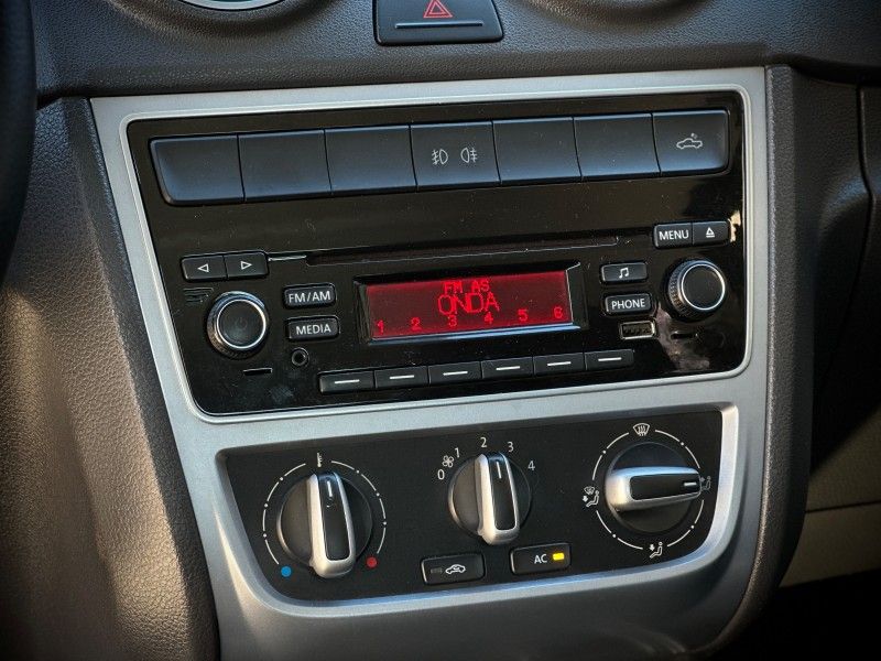 Volkswagen SAVEIRO CD TRENDLINE 1.6 2015 NEUMANN VEÍCULOS ARROIO DO MEIO / Carros no Vale