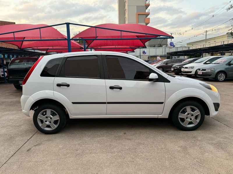 Ford FIESTA 1.6 8V 2011 FERREIRA VEÍCULOS VENÂNCIO AIRES / Carros no Vale