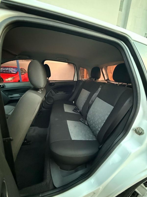 Ford FIESTA 1.6 8V 2011 FERREIRA VEÍCULOS VENÂNCIO AIRES / Carros no Vale