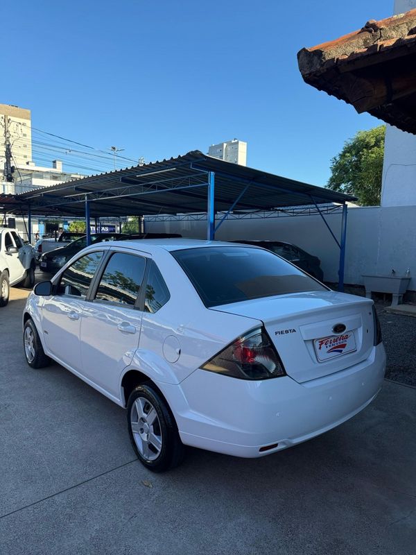 Ford FIESTA SEDAN CLASS 1.6 8V 2012 FERREIRA VEÍCULOS VENÂNCIO AIRES / Carros no Vale
