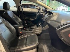 FORD FOCUS 2.0 SE Plus Fastback 16V 2017/2018 M&C AUTOMÓVEIS CAXIAS DO SUL / Carros no Vale