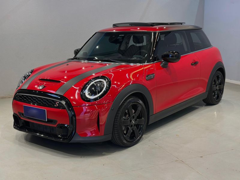MINI COOPER 2.0 16V TWINPOWER GASOLINA S EXCLUSIVE 2P STEPTRONIC 2022/2023 FÁBIO BERNARDES PORTO ALEGRE / Carros no Vale