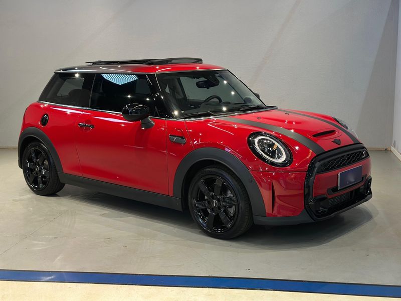 MINI COOPER 2.0 16V TWINPOWER GASOLINA S EXCLUSIVE 2P STEPTRONIC 2022/2023 FÁBIO BERNARDES PORTO ALEGRE / Carros no Vale