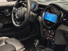 MINI COOPER 2.0 16V TWINPOWER GASOLINA S EXCLUSIVE 2P STEPTRONIC 2022/2023 FÁBIO BERNARDES PORTO ALEGRE / Carros no Vale