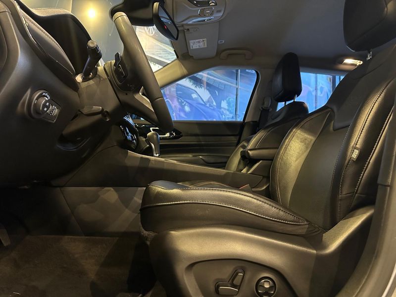 Jeep Compass LIMITED T270 1.3 TB 4×2 Flex Aut 2021/2022 CONCEPT MOTORS PASSO FUNDO / Carros no Vale