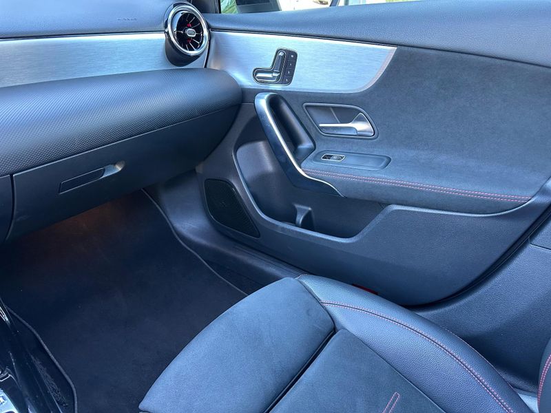 Mercedes-Benz A-35 AMG 4MATIC 2.0 TB Aut. 2019/2020 CONCEPT MOTORS PASSO FUNDO / Carros no Vale