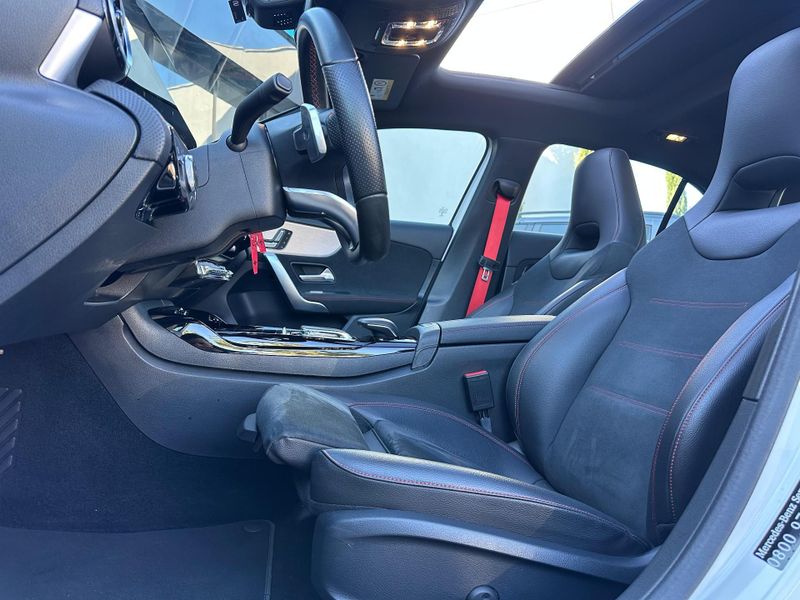 Mercedes-Benz A-35 AMG 4MATIC 2.0 TB Aut. 2019/2020 CONCEPT MOTORS PASSO FUNDO / Carros no Vale