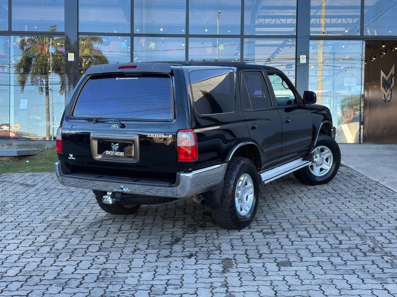 Toyota Hilux SW4 4×4 3.0 8V TB Diesel 1999/1999 CONCEPT MOTORS PASSO FUNDO / Carros no Vale