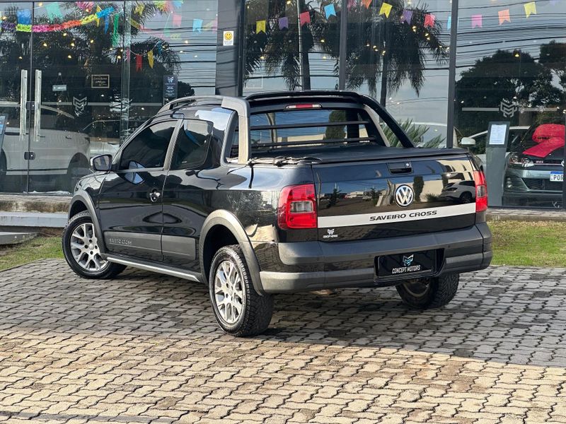 Volkswagen Saveiro CROSS 1.6 T.Flex 16V CD 2015/2016 CONCEPT MOTORS PASSO FUNDO / Carros no Vale