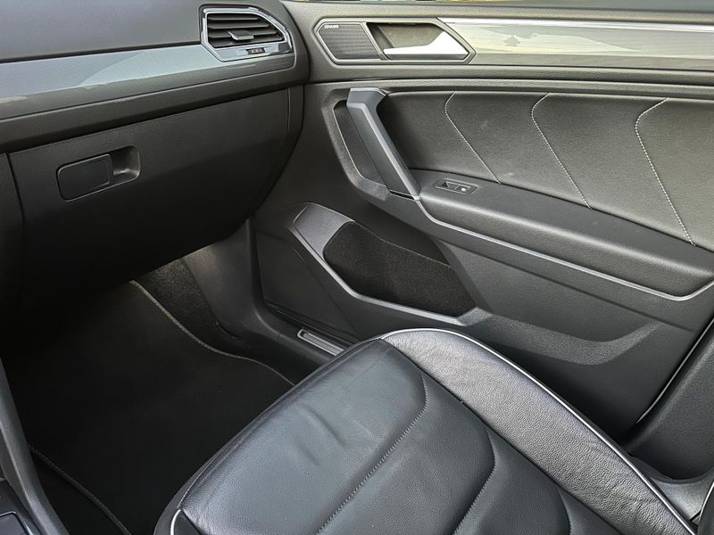 Volkswagen Tiguan Allspac R-Line 350 TSI 2.0 4×4 2019/2020 CONCEPT MOTORS PASSO FUNDO / Carros no Vale